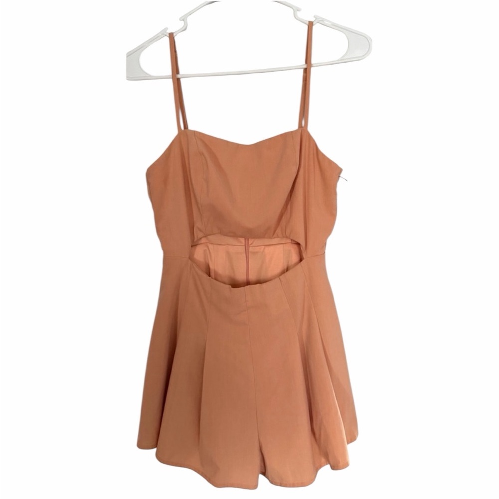 Women’s Peach Spaghetti Strap Romper with Cutout - Size Small - PTP 14.5”